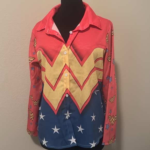 Tops - Wonder Woman Women’s button up: Medium